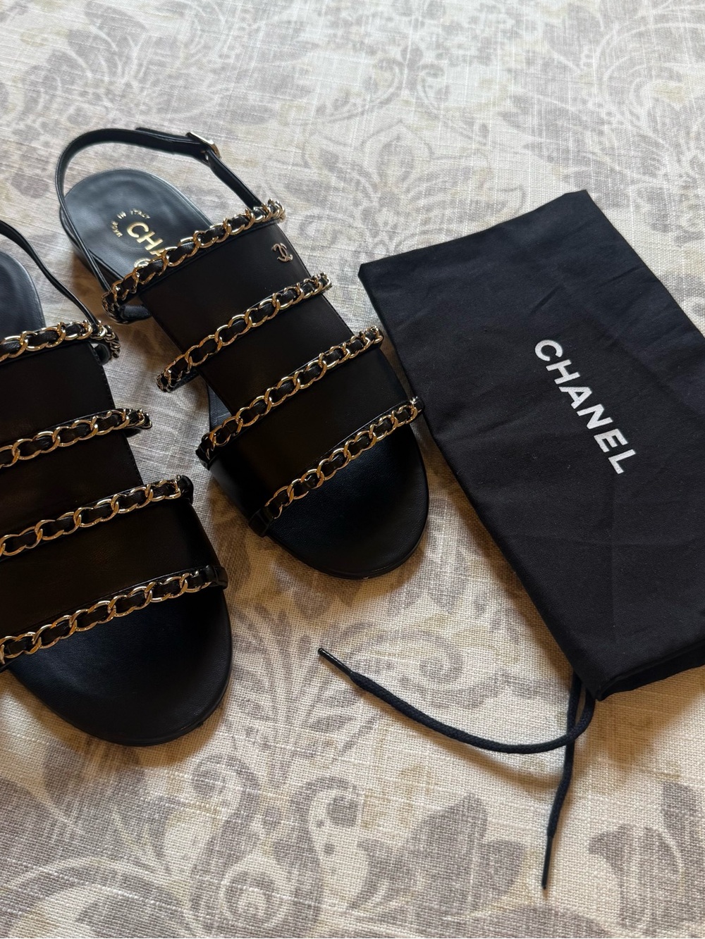 CHANEL ✨Like New✨ Black Lambskin Chain Link Flat Slingback Sandals Size 39.5 - Picture 13 of 14